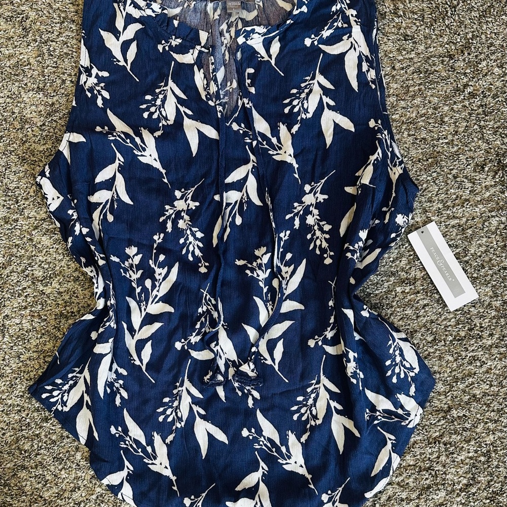 Peace & Pearls Navy Floral Ruffle Blouse 🌿✨
Size Large | NWT (new with tags - Picture 2 of 6
